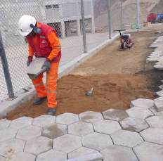 Instalación de adoquines en áreas industriales
